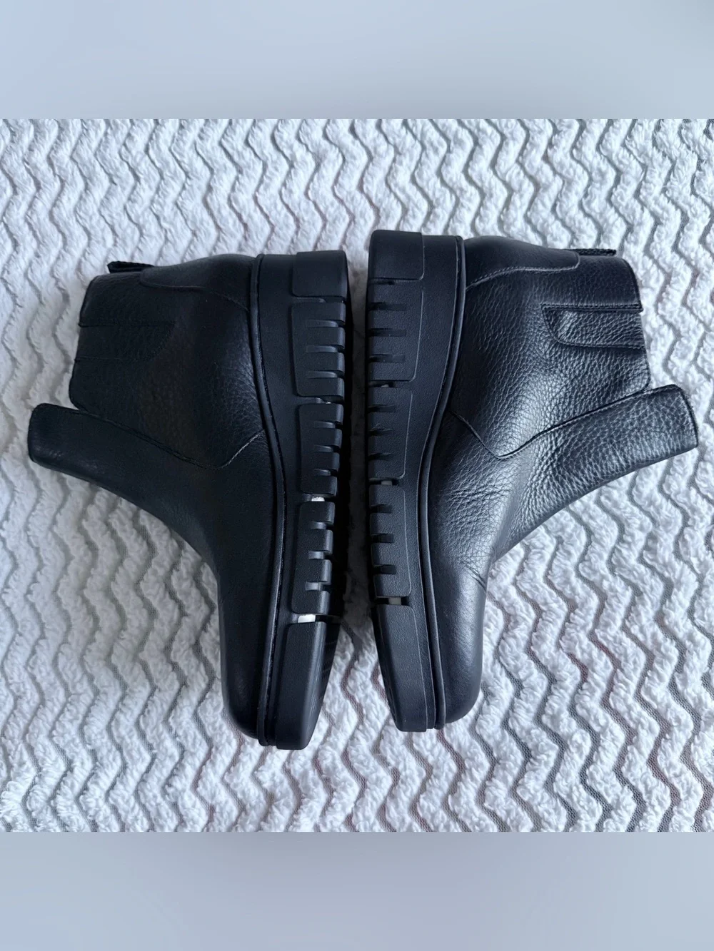 Vionic Uptown Sur Black Leather Comfort Waterproof Zipper Ankle Boots Sz 7 Wide